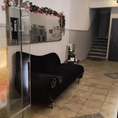 Lia Apartahotel